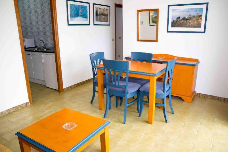 Apartamentos Charlys Can Picafort Кан Пикафорт Экстерьер фото