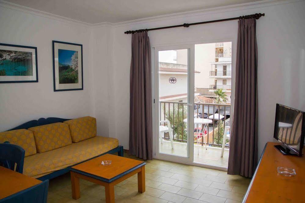 Apartamentos Charlys Can Picafort Кан Пикафорт Экстерьер фото