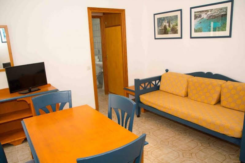 Apartamentos Charlys Can Picafort Кан Пикафорт Экстерьер фото